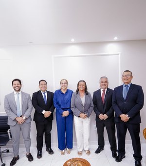 Prefeita Luísa Júlia inicia mandato com reuniões e planejamento de governo