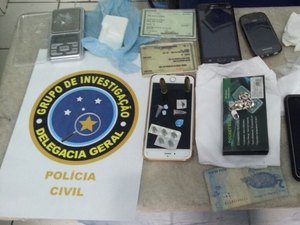 PM prende acusado de tráfico de drogas em bairro nobre de Maceió