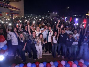 Aretuza Lima reúne base em Arapiraca e apresenta Neno da Laje