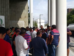 Taxistas protestam em Maceió e pedem mudanças na regulamentação da categoria