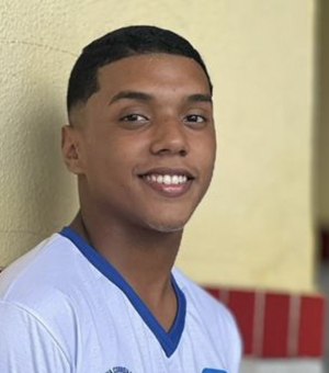 Jovem cabeleireiro é assassinado com pelo menos quatro tiros na Ponta Grossa, em Maceió