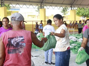 Vinte toneladas de peixes são entregues em Matriz de Camaragibe