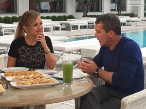 Eliana exibe entrevista com Antonio Banderas, que conta suas intimidades