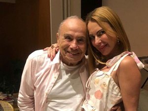 Stênio Garcia é diagnosticado com Covid-19 após polêmica com a mulher por causa de máscara