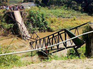 Ponte desaba em comunidade de São Luís do Quitunde