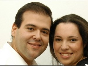 Casal evangélico que tem sex shop lança livro erótico com romance gay
