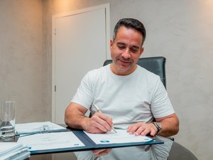 Paulo Dantas assina contrato para construção de 736 moradias no Benedito Bentes