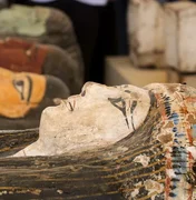 Egito anuncia descoberta de 250 sarcófagos e 150 estátuas de bronze de 2.500 anos atrás