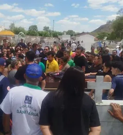 Comoção e revolta marcam sepultamento de enfermeiro assassinado em motel 