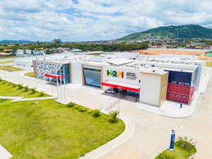 Prefeita Tia Júlia realiza visita técnica às obras do Hospital Regional de Palmeira dos Índios