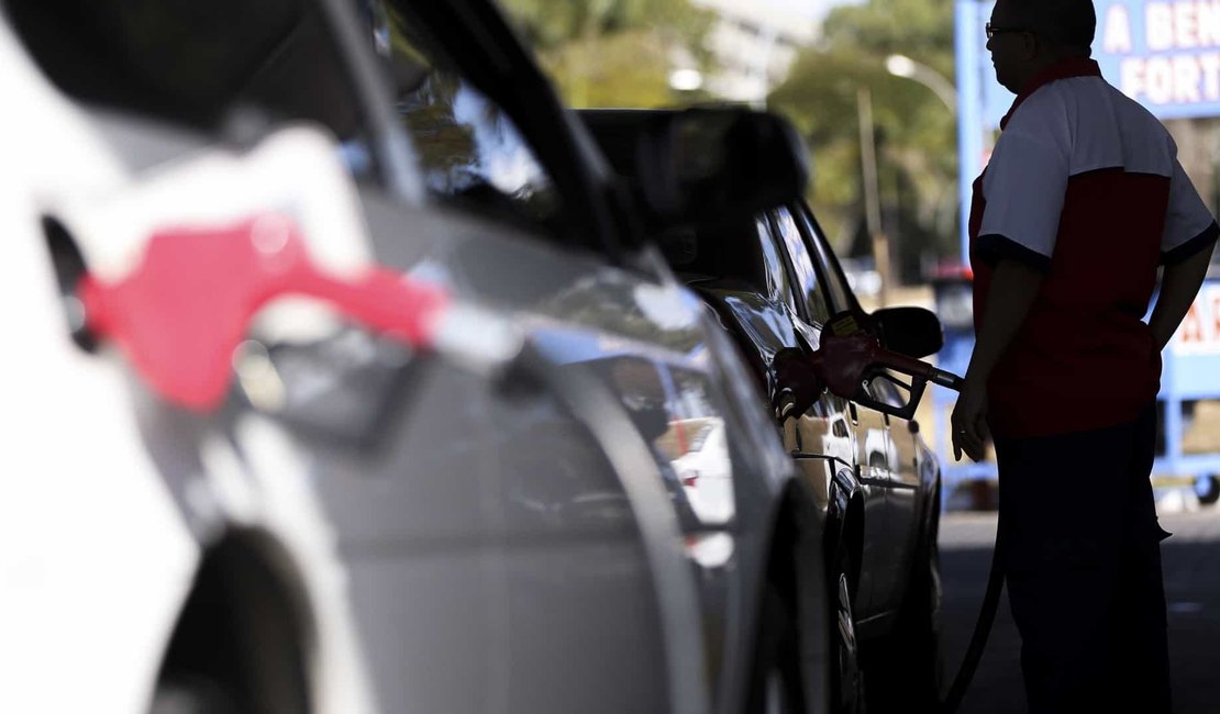 Gasolina em Maceió pode chegar a R$ 5,85, aponta pesquisa