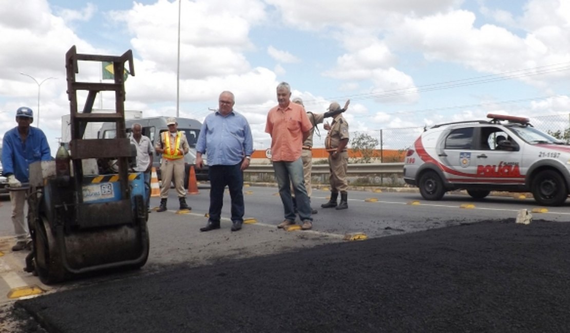 DER começa a implantar lombadas na Avenida José Alexandre em Arapiraca