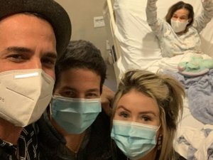 Latino visita comediante Claudia Rodrigues em hospital de São Paulo