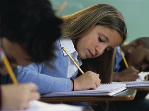 Só 1 em cada 10 alunos do Brasil está satisfeito com aulas; maioria pede tecnologia