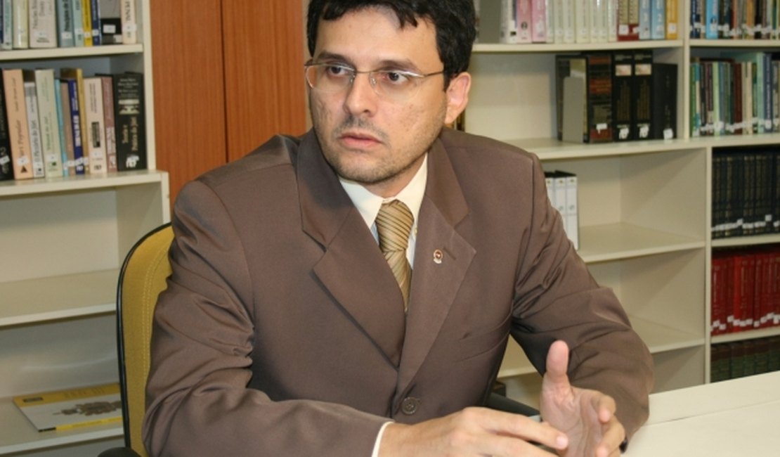 Prefeito não convoca aprovados em concurso e vai pagar multa de R$ 284 mil