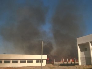 Incêndio assusta alunos no campus da Ufal em Arapiraca