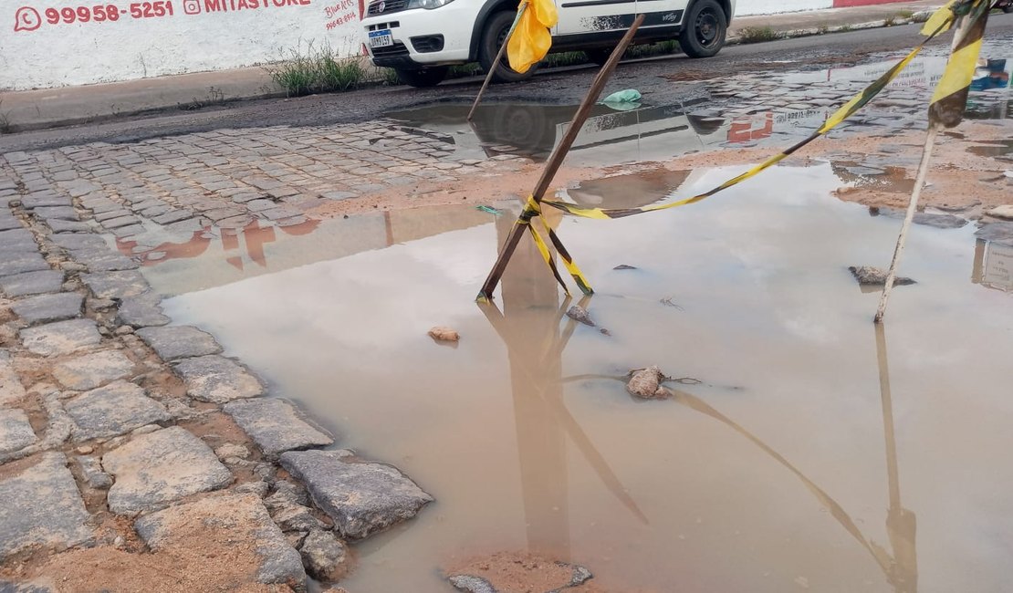 [Video] Buracos causam transtornos aos motoristas ﻿na Avenida Ventura de  Farias