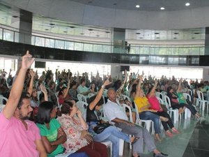 Greve dos servidores da educação estadual continua mesmo considerada ilegal