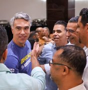Rafael Brito comemora lei que garante afastamento remunerado a professores