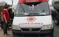 Carreta tomba na Avenida Menino Marcelo