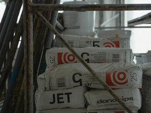 Durante Operação Delivery, polícia encontra drogas escondidas dentro de geladeira e em saco de cimento