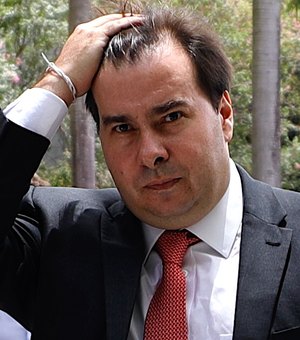 “Tratar da eleição de 2022 agora é suicídio”, diz Rodrigo Maia