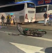 Motociclista morre após ser atingido por carro em alta velocidade em semáforo na parte alta de Maceió