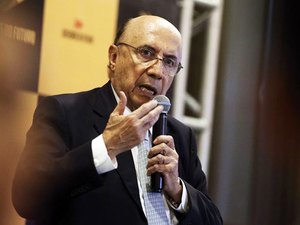 Henrique Meirelles rebate críticas do senador Renan sobre racha no MDB