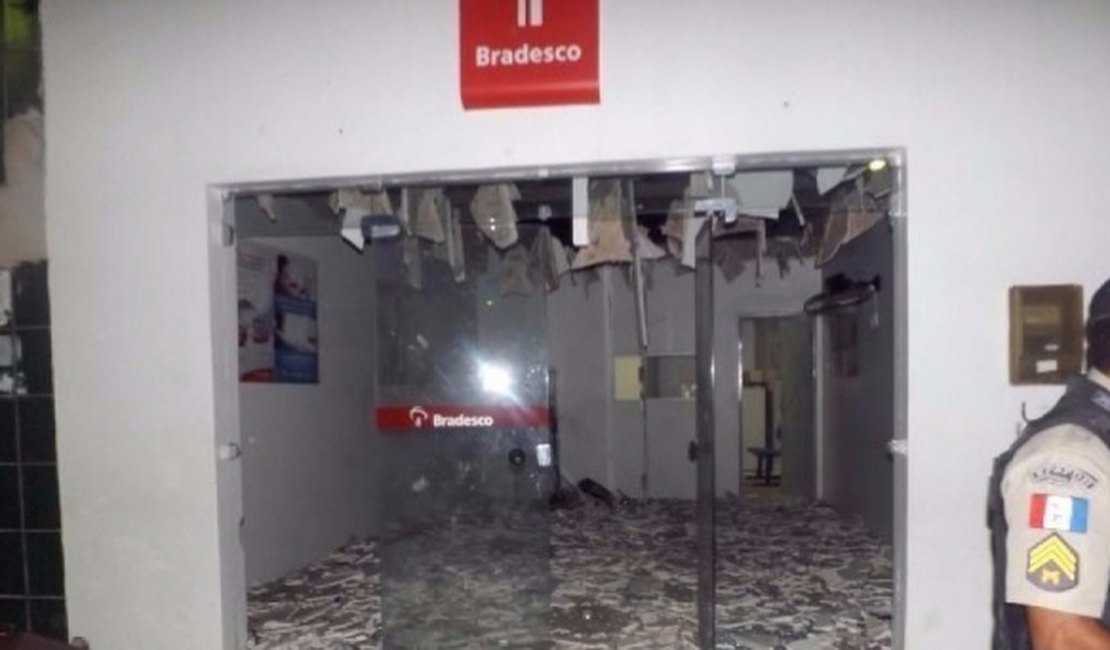 Criminosos explodem agência bancária em São Braz