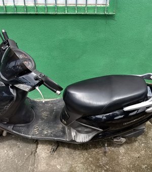 Polícia recupera motocicleta roubada e prende suspeitos em Maceió