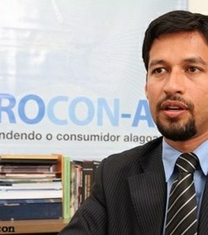 Rodrigo Cunha faz ação para coletar assinaturas contra a corrupção