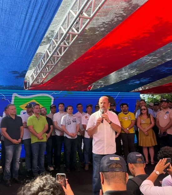Antônio Albuquerque mostra força política ao reunir adversários no mesmo palanque