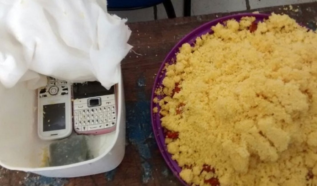 Polícia encontra celulares em cuscuz levado para detentos em Olho d'Água das Flores