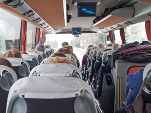 Bando fortemente armado faz arrastão em ônibus entre Flexeiras e Joaquim Gomes