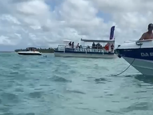 [Vídeo] Jet ski se choca com lancha em praia de Maragogi e causa revolta aos banhistas