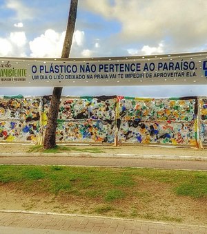 Muro de Plástico chama a atenção para a preservação das praias