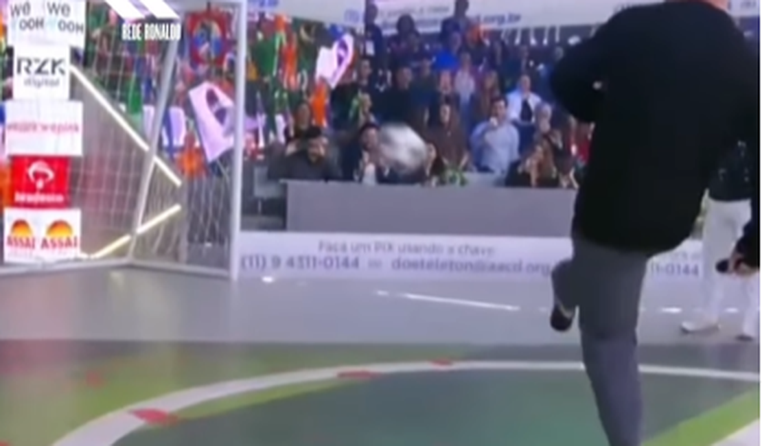 Ronaldo Fenômeno acerta o ângulo no Teleton e garante doação de R$ 100 mil para a AACD