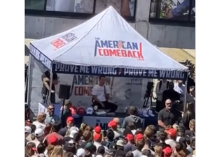 Influencer aliado de Trump é baleado durante palestra em Utah