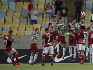Flamengo empata com Fluminense e vai à semifinal da Sul-Americana