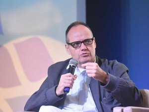 'Presidente optou por se tornar rainha da Inglaterra', diz Pessôa