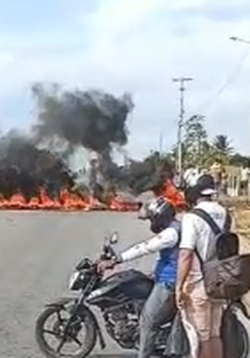 Moradores bloqueiam AL-115 em protesto contra falta de água em Igaci