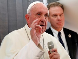 Papa pede que se ouça ‘grito do pobre sufocado pelo do rico’
