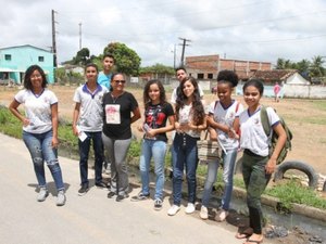 Parceria entre escola e comunidade transforma área antes ocupada por lixo em espaço de convivência