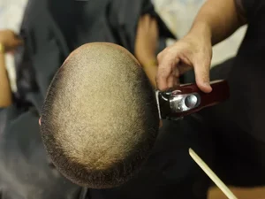 'Calvão de Cria': trend das redes sociais viraliza, ganha adeptos e variações de estilo no Rio