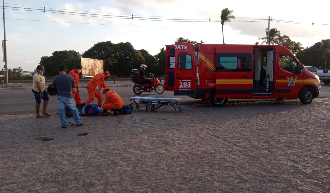 Motociclista fica ferido após colidir com veículo em Arapiraca