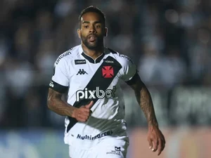 Vasco anuncia renovação com Alex Teixeira por mais uma temporada