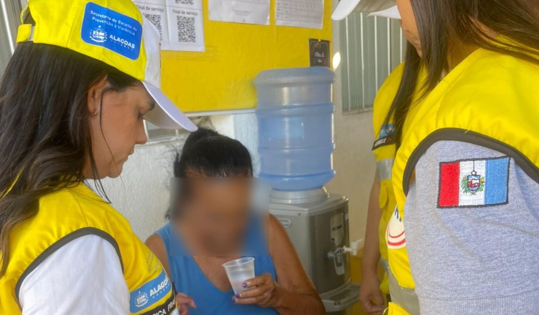 Equipe Social do Ronda no Bairro atende idosa com Alzheimer no Benedito Bentes