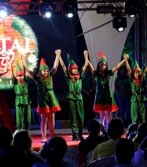 Apresentações de escolas e estreia de espetáculo teatral foram os destaques do Natal Luz desta quinta (23)