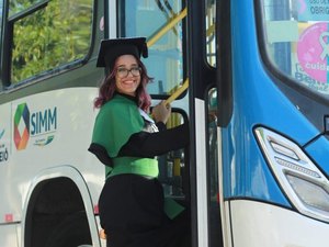 Profissional da saúde relata importância do transporte coletivo para sua formação