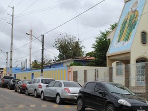 Vereador pede a retirada dos carros apreendidos em frente à Central de Polícia